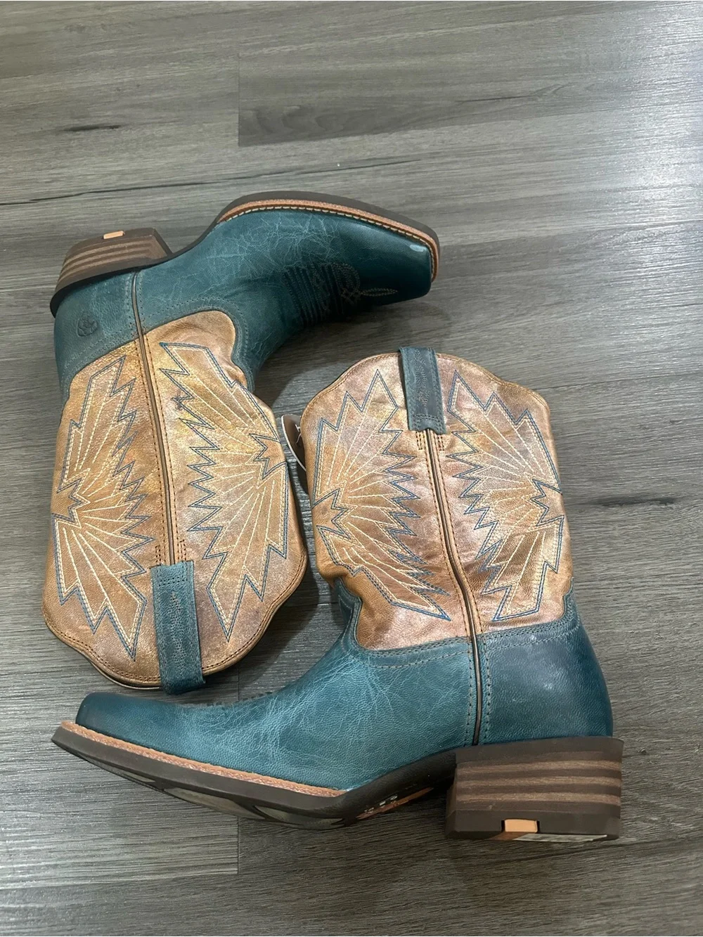 Ariat brand new